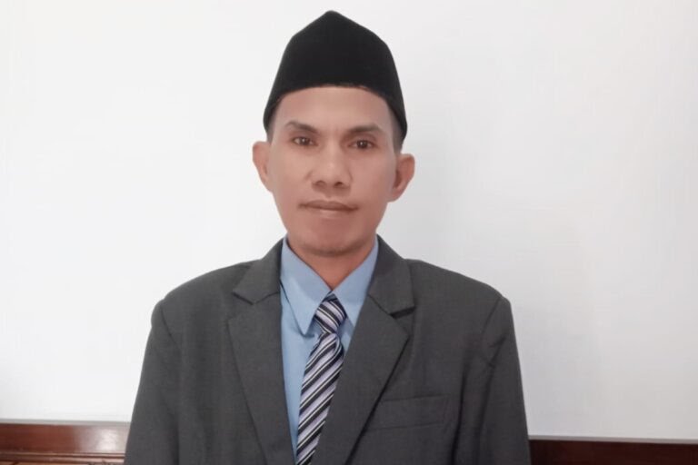 Kepala SMK Pembangunan Kota Ternate, Sardan A. Rahman, S.Pd [Istimewa].