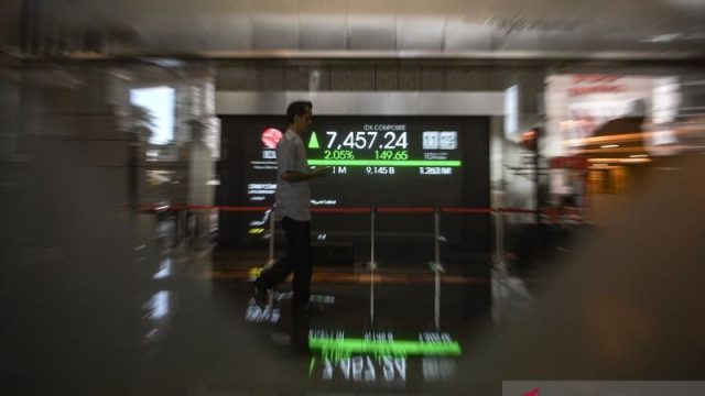 ihsg-naik-pada-hari-pertama-penerapan-wfh-bagi-asn-2769773