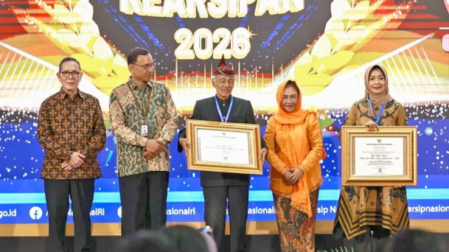 penganugerahan-registrasi-MKB-memori-kolektif-Bangsa-terkait-arsip-kiprah-Kartolo-Maestro-ludruk-1