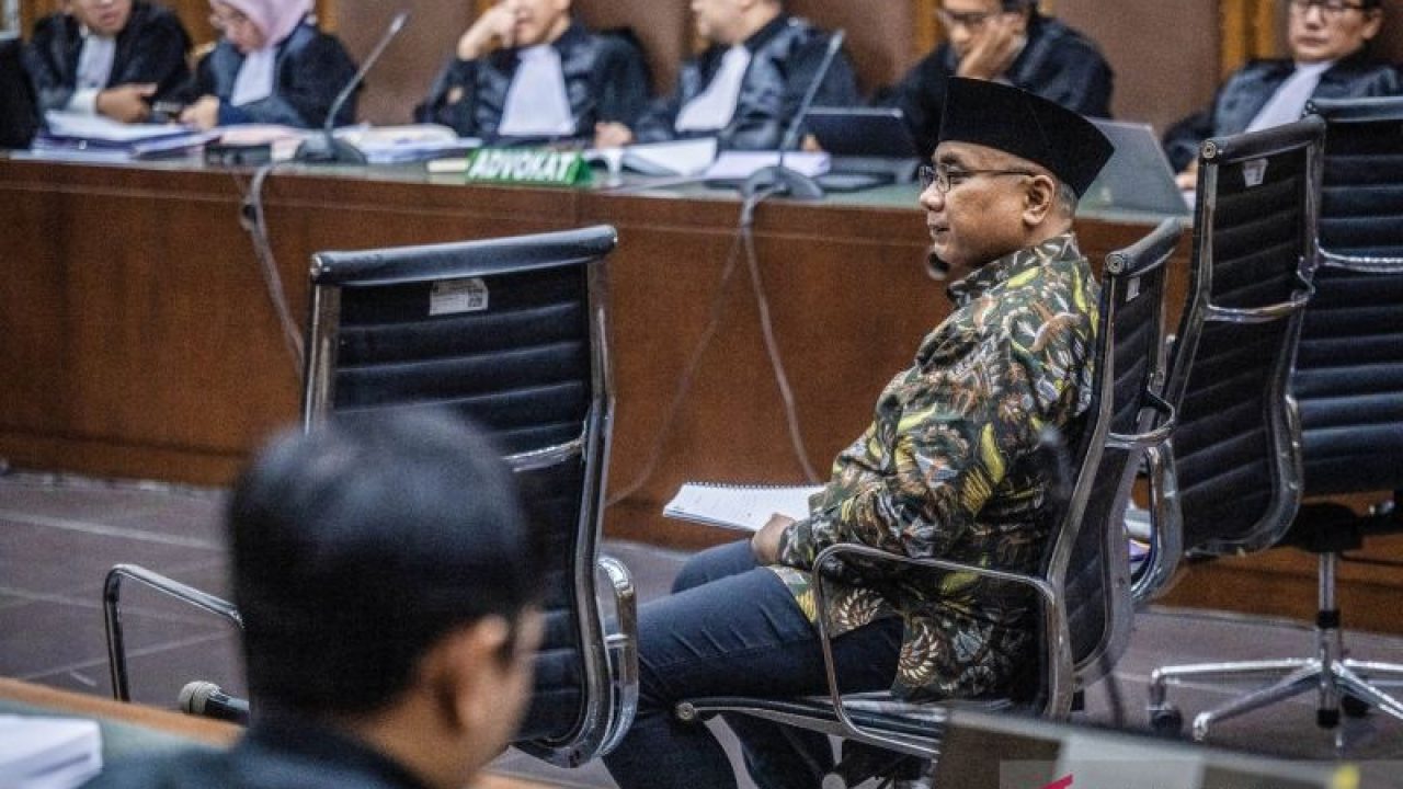 yaqut-cholil-didakwa-rugikan-negara-ratusan-miliar-2838961