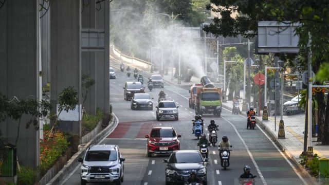 pemprov-dki-semprotkan-water-mist-untuk-tekan-polusi-udara-2858339